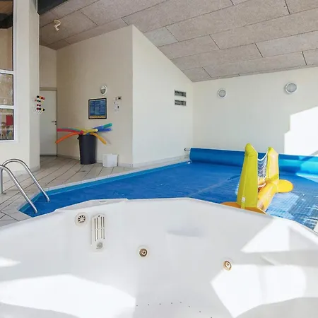 10 Person In Casa de Férias Hejls